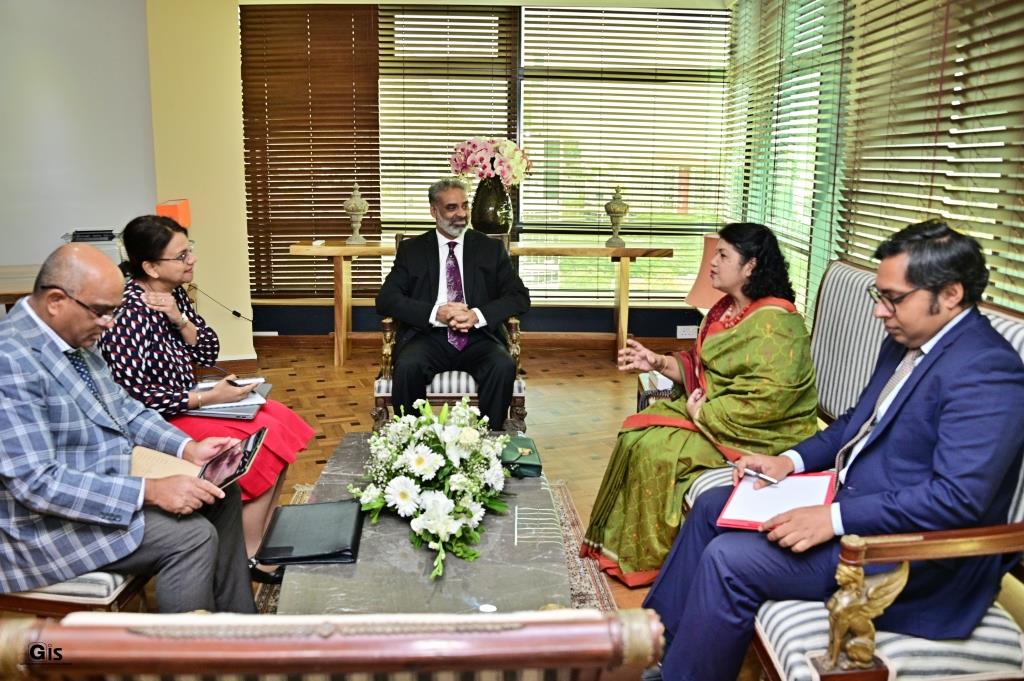 High Commissioner of Bangladesh pays farewell call on Minister Gobin